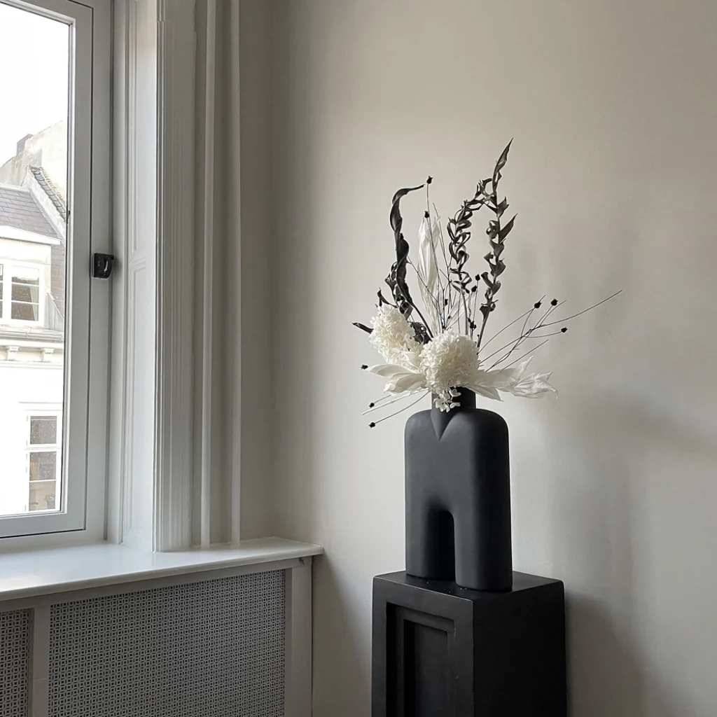 Cobra Vase Tall Hexa Black - Image 4