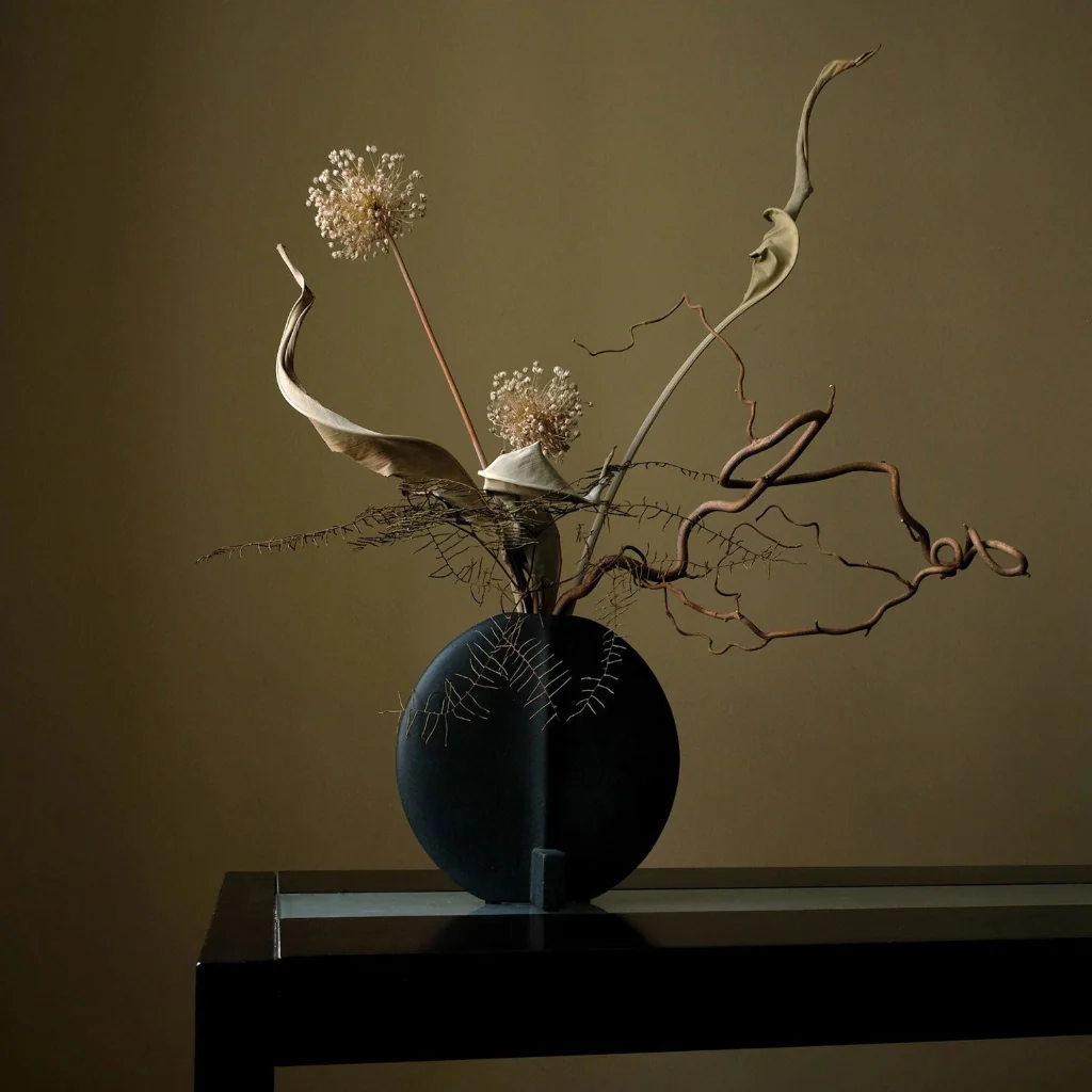 Guggenheim Vase Petit Black - Image 3