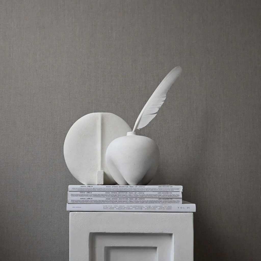 Guggenheim Vase Petit Bone White - Image 4